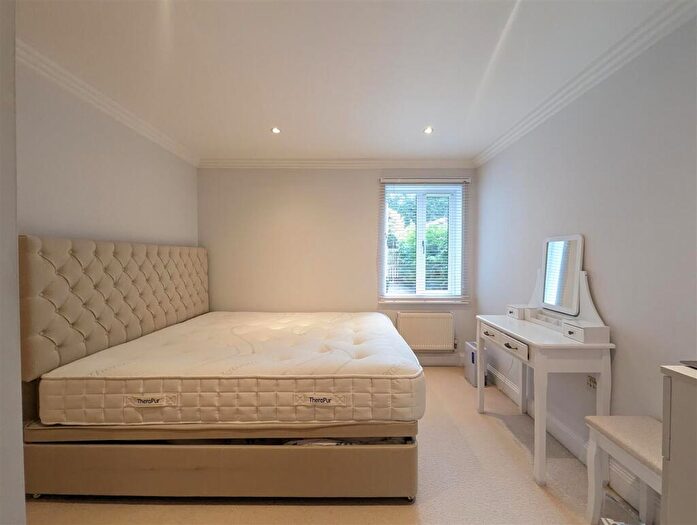 2 Bedroom Apartment To Rent In Bessborough Road, Poole, BH13