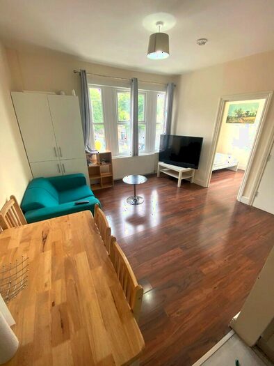 2 Bedroom Flat To Rent In Essex Road, Leyton, London, E10