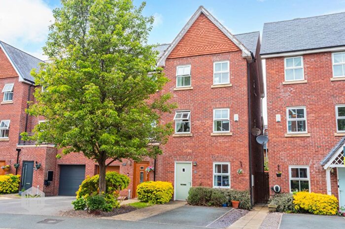 4 Bedroom Semi-Detached House For Sale In Holywell Drive, Warrington, WA1