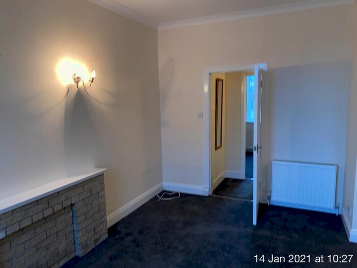 1 Bedroom Flat To Rent In Market Place, Carluke, ML8