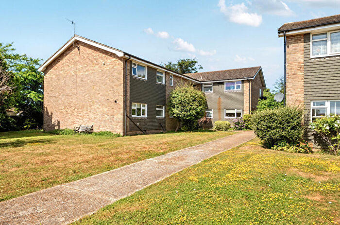 2 Bedroom Flat For Sale In Bridge Close, Lancing, West Sussex, BN15