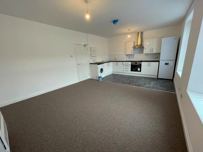 2 Bedroom Flat To Rent In High Street, Clydach, Swansea, SA6
