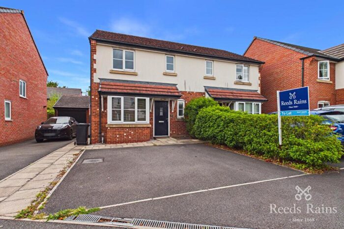 3 Bedroom Semi-Detached House To Rent In Dee Avenue, Holmes Chapel, Crewe, Cheshire, CW4