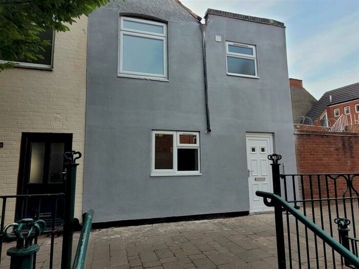 1 Bedroom Flat To Rent In Hall Croft, Shepshed, LE12