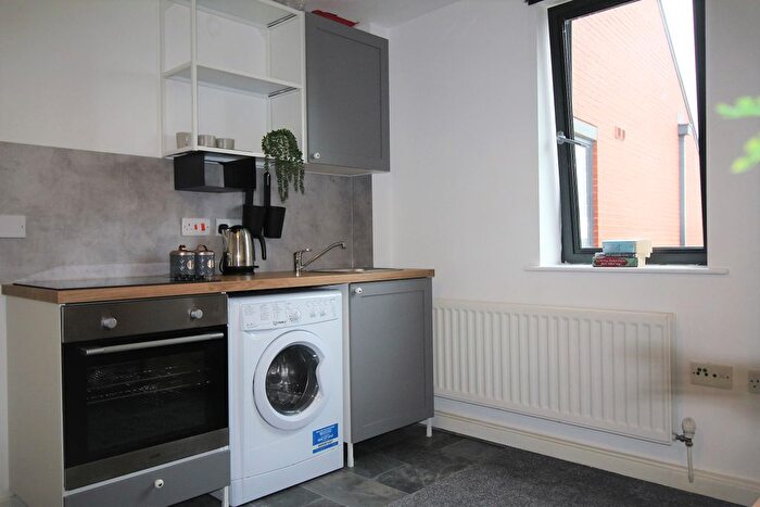 1 Bedroom Studio To Rent In Flat B, - Clarendon Road, LS2