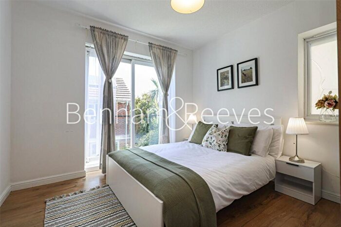 Apartment To Rent In Pier Way, London, SE28