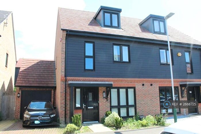 4 Bedroom Semi Detached House To Rent In Oswald Close, Hornchurch, RM12