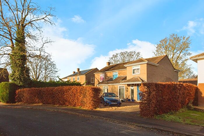 4 Bedroom Detached House For Sale In Vine Close, Stapleford, Cambridge, CB22