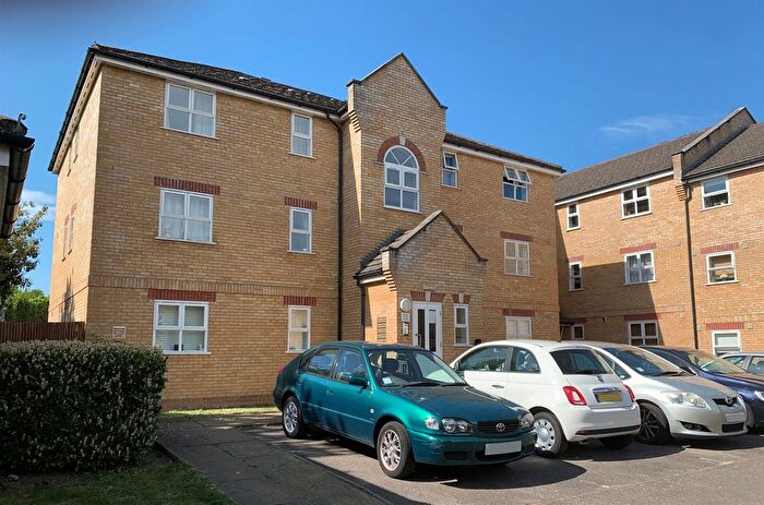 2 Bedroom Flat For Sale In Kirkland Drive, Enfield, EN2