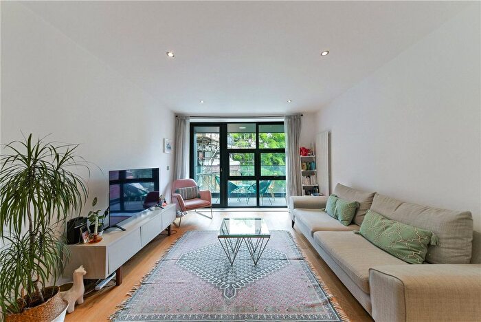 1 Bedroom Flat For Sale In Esker Place, London, E2