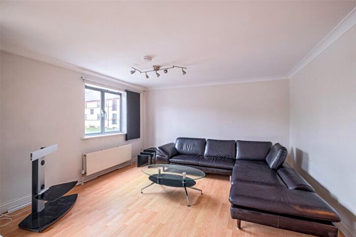 2 Bedroom Apartment To Rent In Statham Court, Islington, London, N7