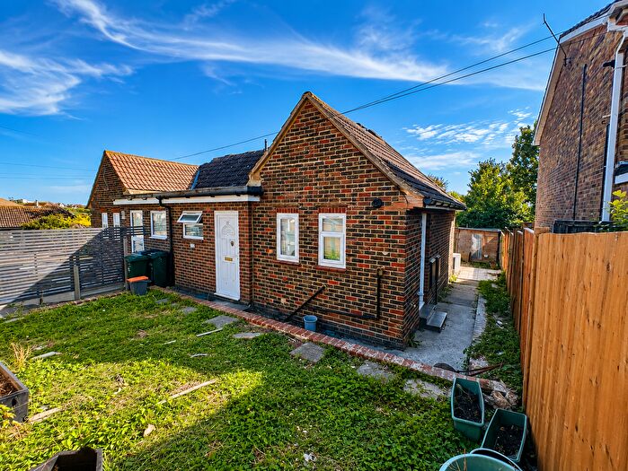 1 Bedroom Bungalow To Rent In Manor Way, Brighton, BN2