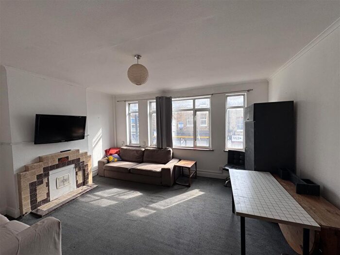 3 Bedroom Flat To Rent In Asteys Row, London, N1