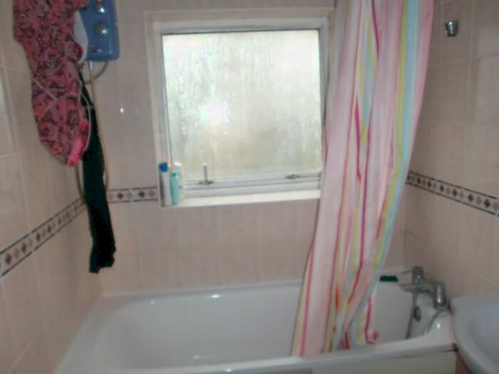 2 Bedroom Flat To Rent In Shakespeare Avenue, Hayes, UB4