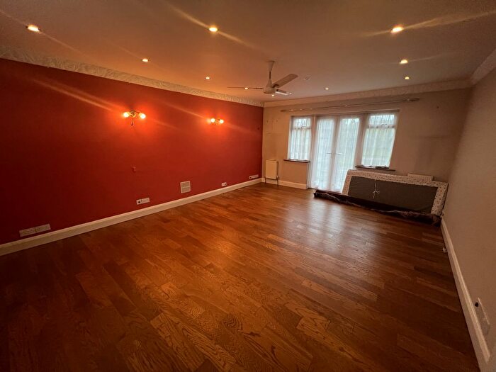 5 Bedroom Terraced House To Rent In Frays Avenue, West Drayton, UB7