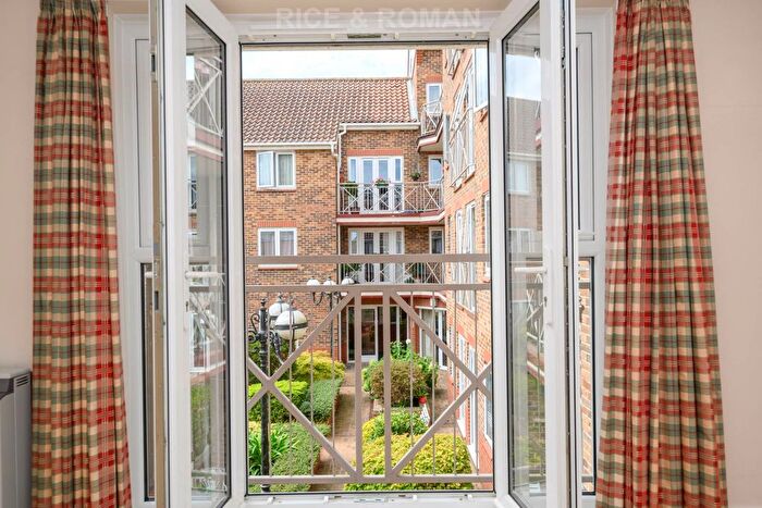 2 Bedroom Flat For Sale In Northumbria Court, Richmond, TW9