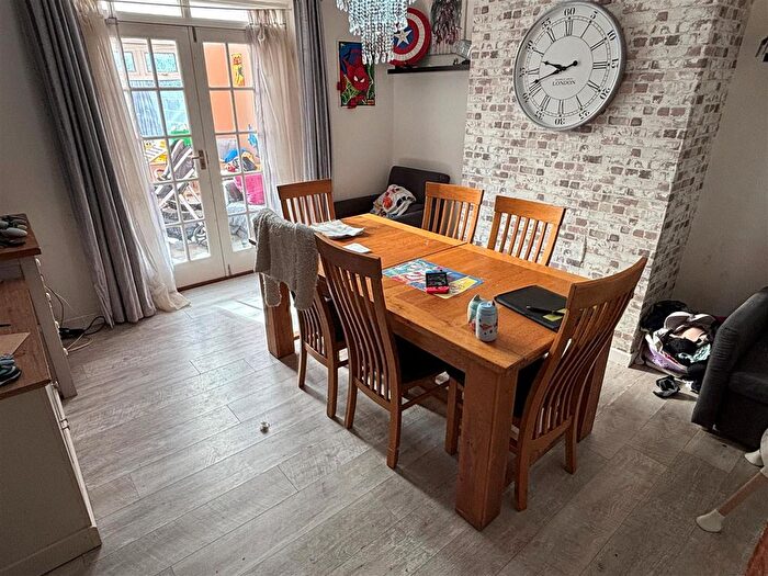 3 Bedroom Semi-Detached House For Sale In Sheldon Road, Chippenham, SN14