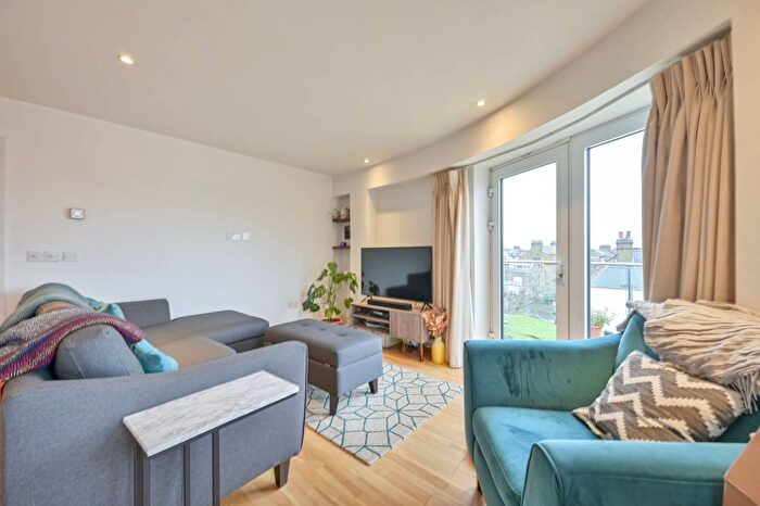 2 Bedroom Flat To Rent In Dryburgh Road, West Putney, London, SW15