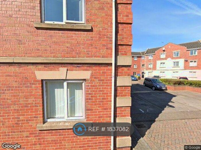2 Bedroom Flat To Rent In Lock Keepers Court, Hull, HU9