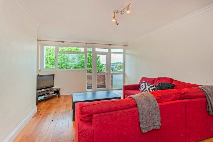 3 Bedroom Flat To Rent In Pear Tree House Brockley Road, London, SE4