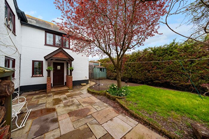 4 Bedroom Semi-Detached House For Sale In Fifield Road, Maidenhead, SL6