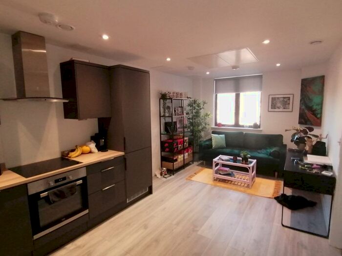 1 Bedroom Flat To Rent In East Park, Crawley, RH10