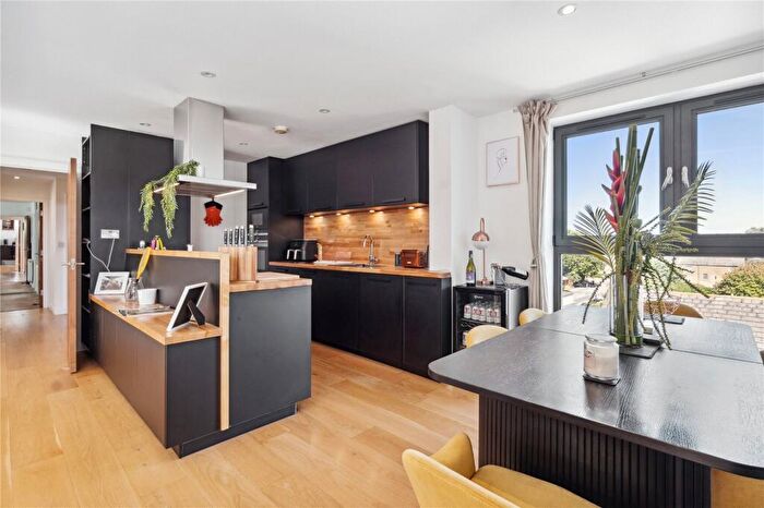 2 Bedroom Flat To Rent In Ecclesbourne Road, Islington, N1