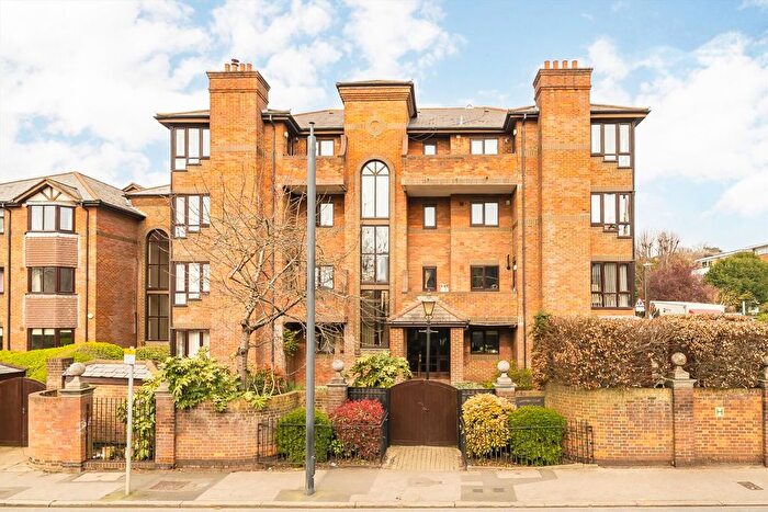 2 Bedroom Flat To Rent In Worple Road, Wimbledon, SW20