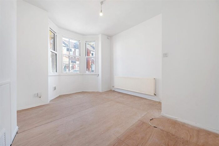 2 Bedroom Flat For Sale In Harpenden Road, West Norwood, SE27