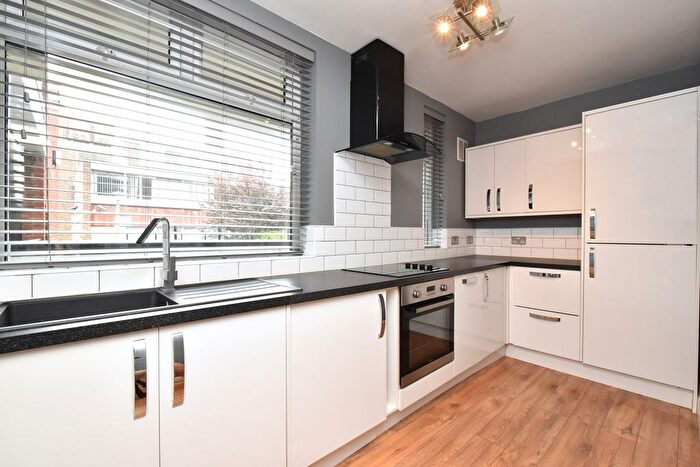 2 Bedroom Flat To Rent In Burghill Road, London, SE26