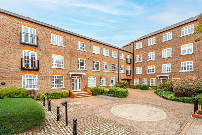 2 Bedroom Apartment For Sale In Milliners Court, Lattimore Road, St. Albans, Hertfordshire, AL1