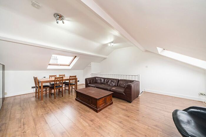 2 Bedroom Flat To Rent In Stonhouse Street, Clapham, SW4
