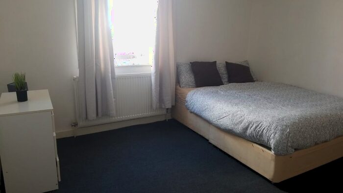 Studio To Rent In Cross Street, Willenhall, WV13