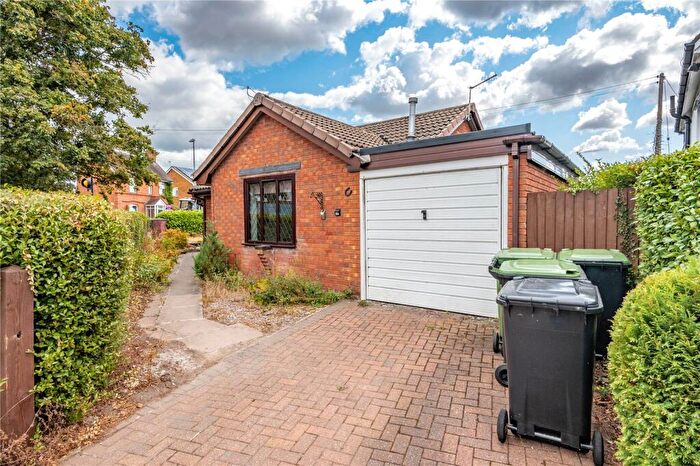 2 Bedroom Bungalow For Sale In Barley Mow Lane, Catshill, Bromsgrove, Worcestershire, B61