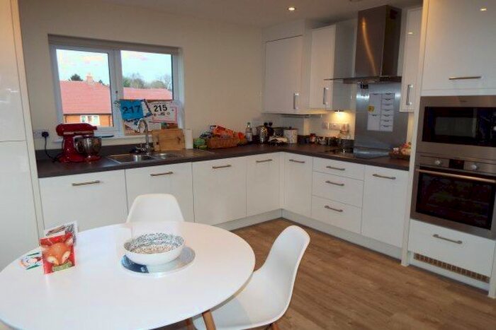 2 Bedroom Flat To Rent In Oakshott Close, Tonbridge, TN11