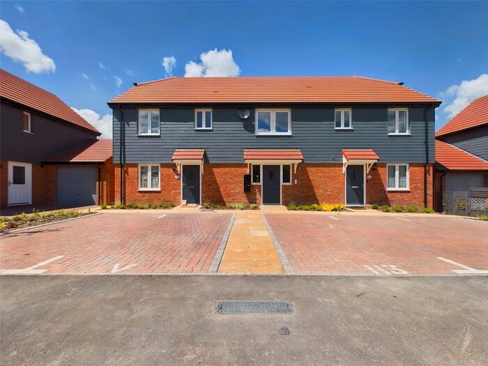 1 Bedroom Flat To Rent In Swallowtail Road, Chinnor, Oxfordshire, OX39