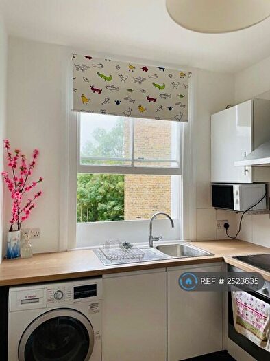 3 Bedroom Maisonette To Rent In Caledonian Road, London, N1