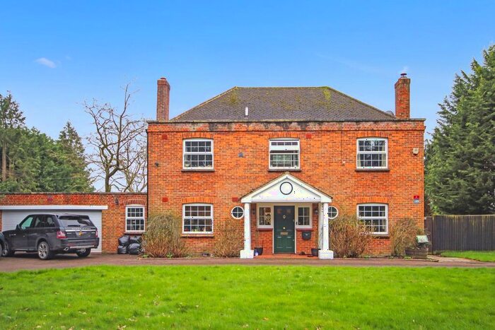 4 Bedroom Property For Sale In Croydon Barn Lane, Horne, Horley, RH6