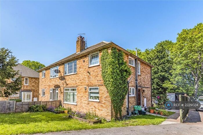 2 Bedroom Flat To Rent In Croft Close, Chislehurst, BR7