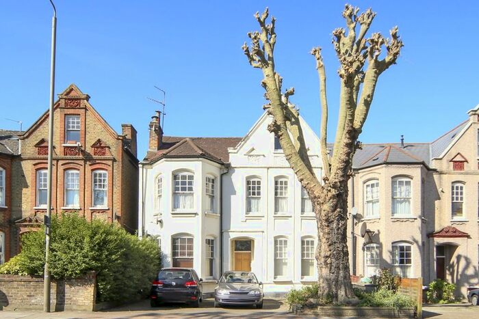 1 Bedroom Flat To Rent In Bedford Hill, London, SW12