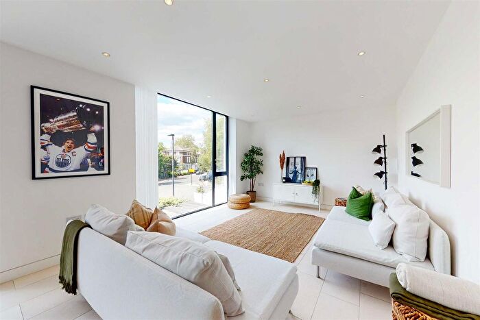 2 Bedroom Flat To Rent In Oval Road, London, NW1