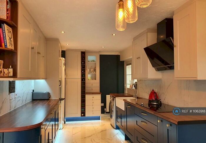 3 Bedroom Detached House To Rent In State Farm Avenue, Orpington, BR6