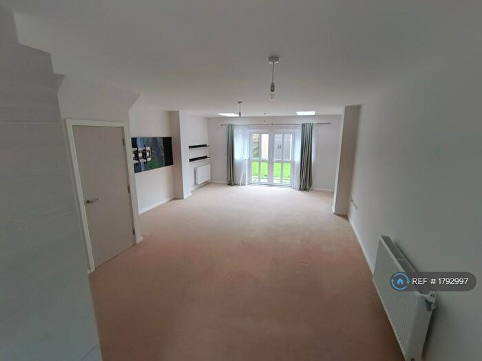 3 Bedroom Terraced House To Rent In Twist Way, Slough, SL2