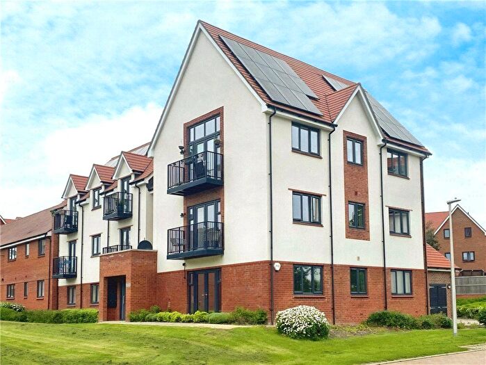 2 Bedroom Flat For Sale In Glover Crescent, Arborfield Green, Reading, RG2