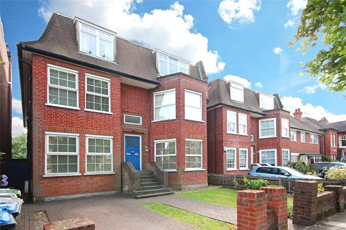 3 Bedroom Apartment To Rent In Dartmouth Road, London, NW2