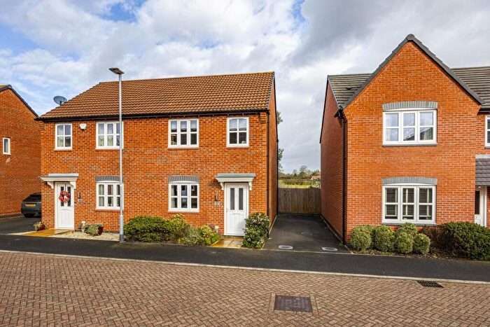 3 Bedroom Semi-Detached House For Sale In Esam Close, Farnsfield, NG22
