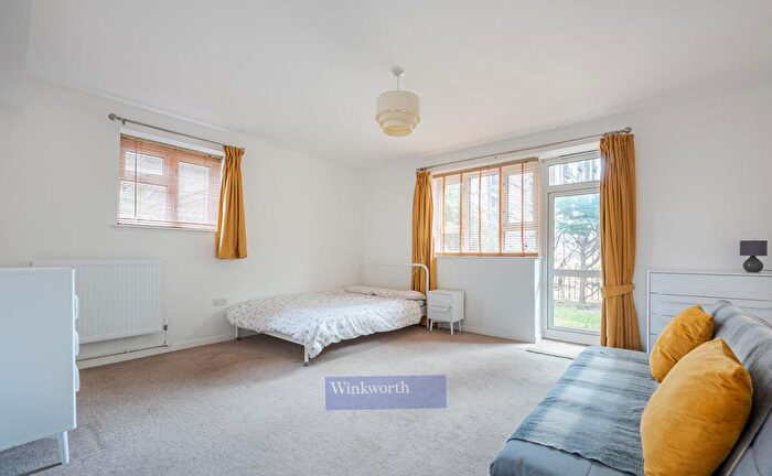 Studio To Rent In Penrose Street, London, SE17