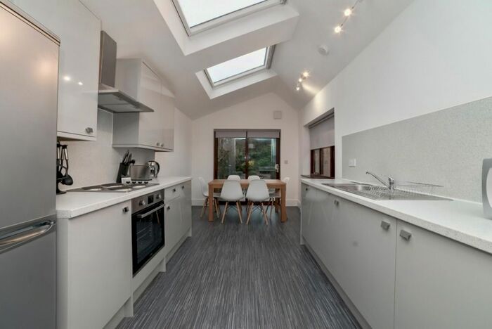 5 Bedroom Detached House To Rent In Broadgate, Beeston, Nottingham, NG9