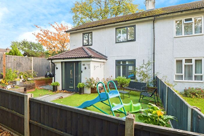 3 Bedroom End Terrace House For Sale In Hinkler Road, Southampton, SO19