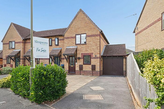 2 Bedroom End Of Terrace House For Sale In Juniper Gardens, Bicester, OX26